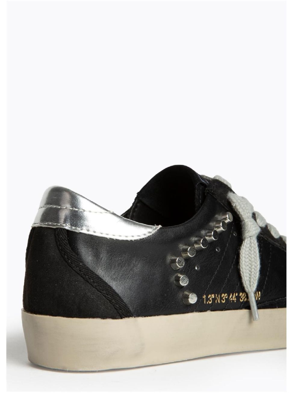 Deportivos Mujer Corina M5500 con Tachuelas