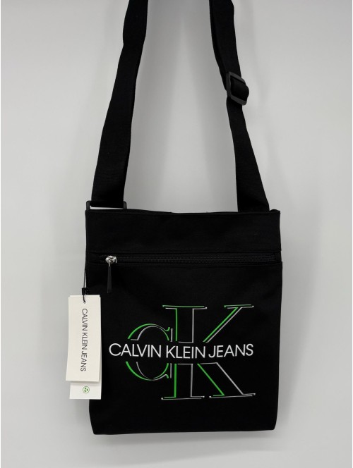 Riñonera negra Calvin Klein con doble bolsillo