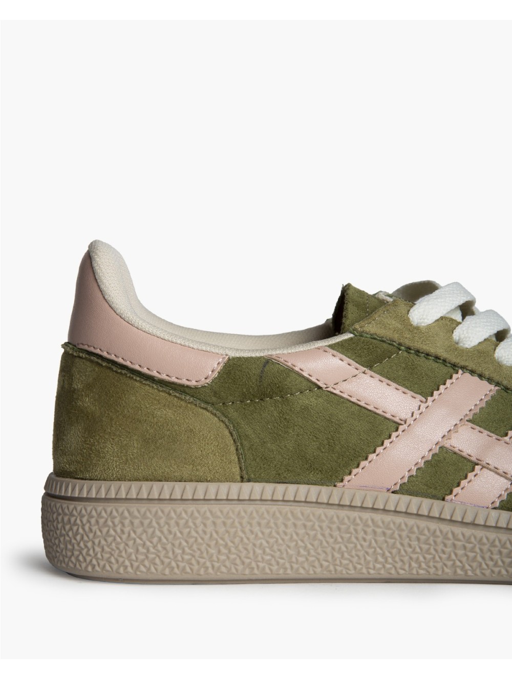 Corina M6045 sneakers retro cómodas y versátiles