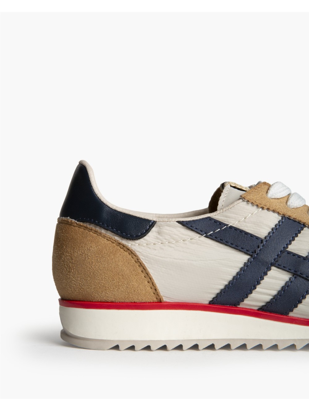 Corina M6050 sneakers retro cómodas de uso diario