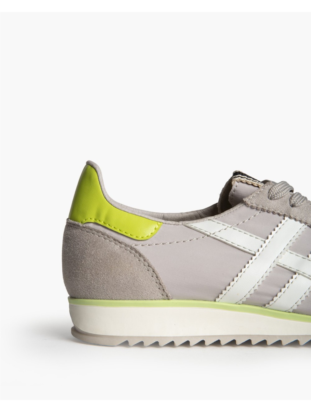 Corina M6050 sneakers retro cómodas de uso diario