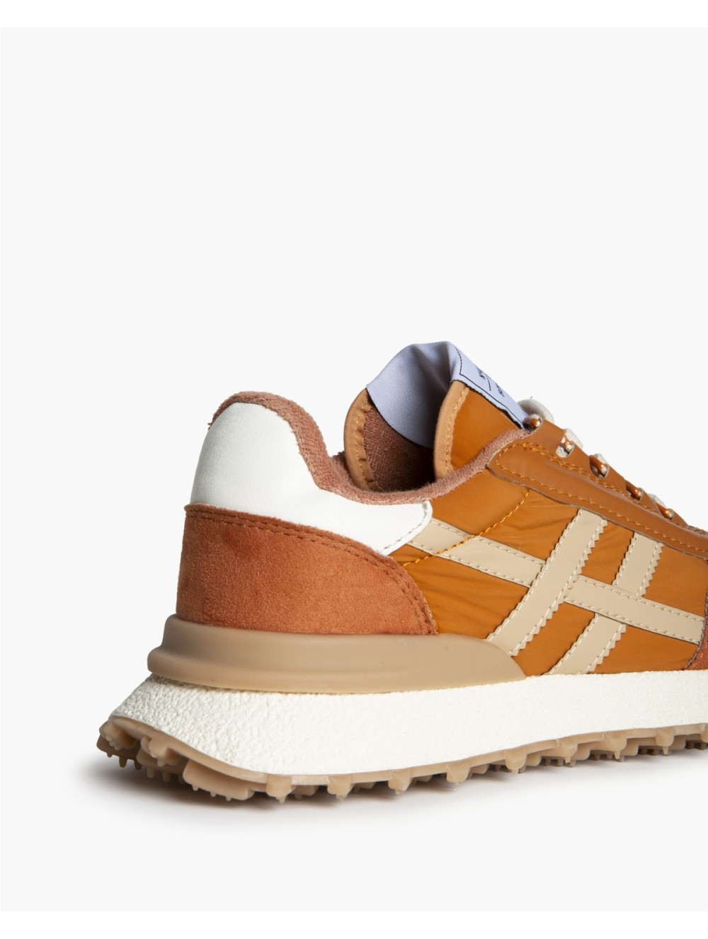 Corina M6065 sneakers retro cómodas para looks urbanos