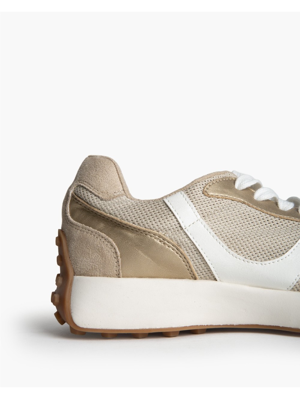 Zapatillas Corina M6070 con rejilla transpirable, suela dentada.