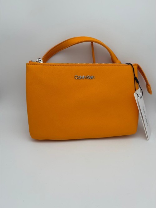 Bolso bandolera Calvin Klein de color naranja