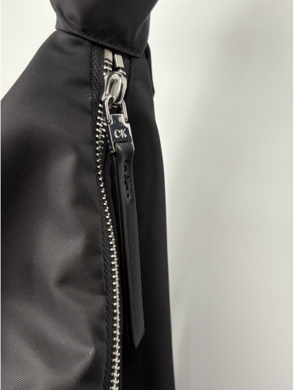 Bolso Calvin Klein grande de color negro para mujer