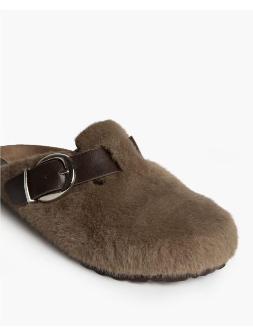 Mules Mujer Corina M6611 con Pelo y Hebilla